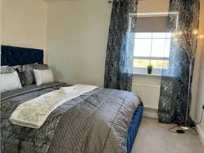 Sheffield Boutique Cosy 3-bed Home - Image 2