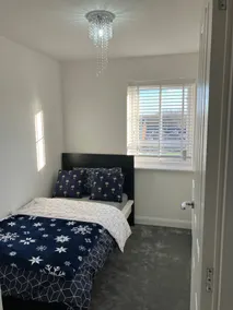 Sheffield Boutique Cosy 3-bed Home - Image 4