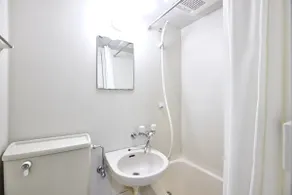Sumyca Tokyo's apartment. Conveniently located a 1-minute walk from the nearest station, with a double bed. - Image 5