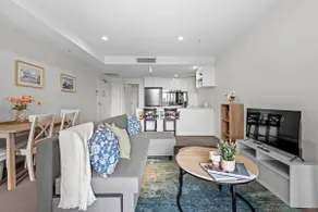 Stylish 1BR - Lv26 with Mountain Views, Pool and Park - Image 2