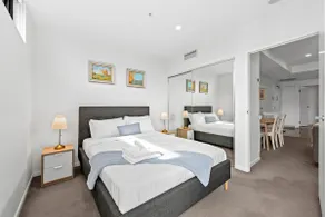 Stylish 1BR - Lv26 with Mountain Views, Pool and Park - Image 5