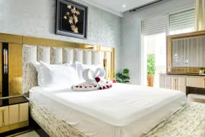 I57-Luxurious Royal Suite/5-Star Pool - Image 2