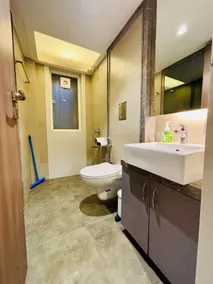 Lively 2BHK Apt near Airport, BKC & NMACC - Image 5