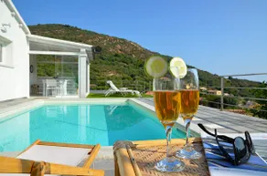 Detached Villa with Sea View and Private Pool - Image 4
