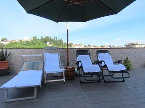 Penthouse with a beautiful view and free parking, 10 min from Florence - Image 3