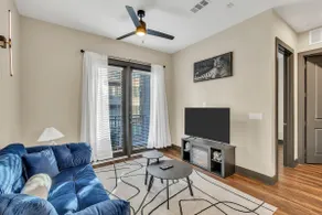 Lux 1BR Near Domain & DT+ Amenities & Free Parking - Image 3