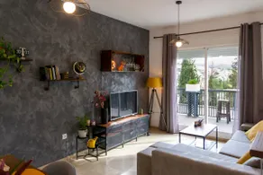 Spacious apartment with large terrace and views - Image 2