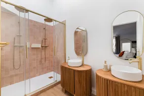 Spa - video projector - double shower - heart of the city - Image 5