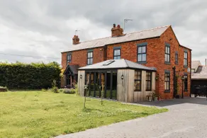 Large farmhouse heated pool nr Chester Parking - Image 5