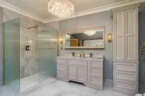 Luxury Period 7 Bed Mansion near Warner Bros - Image 3