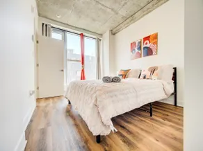 Sunset Creamy | 1-BR in Downtown MTL | 81 - Image 3
