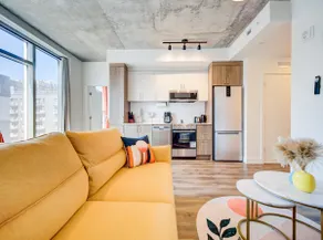 Sunset Creamy | 1-BR in Downtown MTL | 81 - Image 2