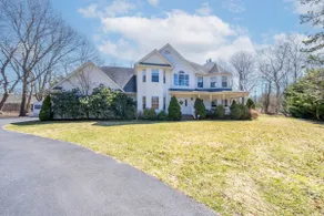 Luxurious Hamptons Home Heated Pool Beach & Shops - Image 3