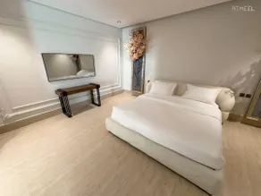 A1 - A very large modern studio with an outdoor patio - Image 2