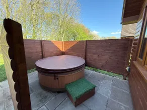 Poppy Lodge-Tranquil-Fishing-Hot Tub-7m to Beach - Image 2