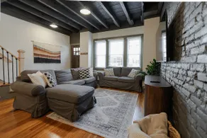 Quaint Townhome on Queen - Image 3