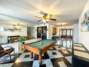 Sensational loft in Mid. North of the city. - Image 3