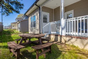 The Briar ~ Sleek 3BR Near DT w/Outdoor Area - Image 4