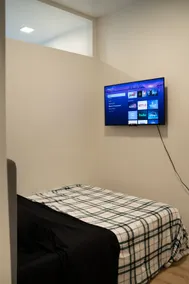 Modern Downtown Stay - Image 4