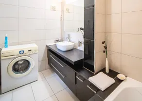 Crown & Comfort - 4 ppl, Wi-Fi, TV, AC - Image 5