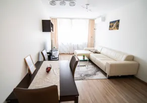 Crown & Comfort - 4 ppl, Wi-Fi, TV, AC - Image 2