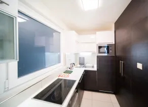 Crown & Comfort - 4 ppl, Wi-Fi, TV, AC - Image 4