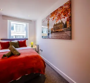 Stylish l l 2BR flat | Fast Wi-Fi | free parking - Image 4