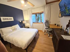 4 Master Suites Chef's Kitchen 15-Min to Boston - Image 2