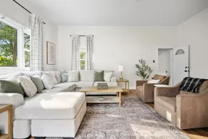4BR Renovated Home with Pool in Park Circle - Image 3