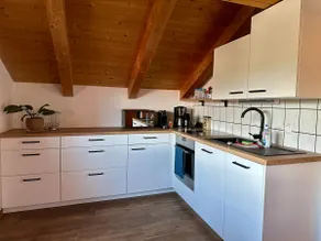Relax in style with mountain views - Image 4