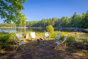 Serene Lakefront Retreat - Image 4
