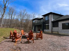 Luxe Muskoka retreat for 8, hot tub sauna fire pit - Image 2