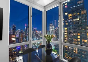 Luxury Large 2-Bed 2-Bath with Skyline+Water Views - Image 3