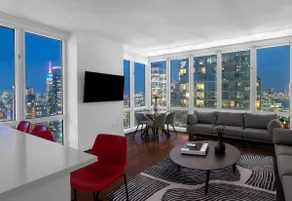 Luxury Large 2-Bed 2-Bath with Skyline+Water Views - Image 5