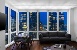 Luxury Large 2-Bed 2-Bath with Skyline+Water Views - Image 4