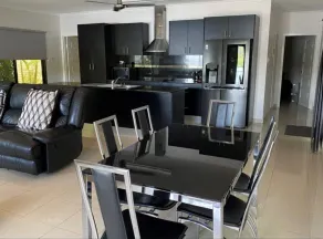 Halcyon Days - A Luxurious Lakeside Retreat - Image 4