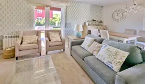 House with private pool and garden in Santiago - Image 2