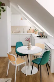 Spacious Apartment with Bathtub in center of Modra - Image 2