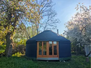 Yurt with wood-burning stove, sauna and starry sky - Image 3