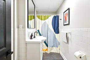 Modern Victorian 3BR 2BA Apt with Parking - Image 3