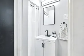 Modern Victorian 3BR 2BA Apt with Parking - Image 5
