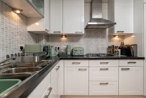 Queens Crescent - Stylish retreat and Tranquil - Image 2