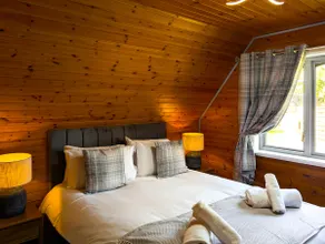Cear 2- Private Hot Tub- Perth-Pet Friendly Lodge - Image 4