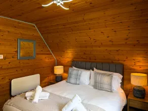 Cear 2- Private Hot Tub- Perth-Pet Friendly Lodge - Image 5