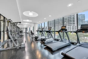 Cozy 2BR - FREE Parking - Pool,Gym,Sauna,Hot Tub - Image 5