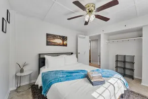 4BR Getaway Near DC|Free Parking+Full Kitchen - Image 5