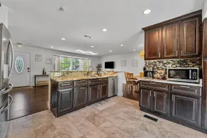 4BR Getaway Near DC|Free Parking+Full Kitchen - Image 4