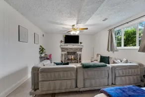 4BR Getaway Near DC|Free Parking+Full Kitchen - Image 3