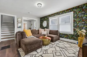 Cozy 4BD - Backyard Retreat - 3mins to Notre Dame - Image 3