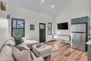Barker Loft - Lawrence 1 Bedroom Escape - Image 3